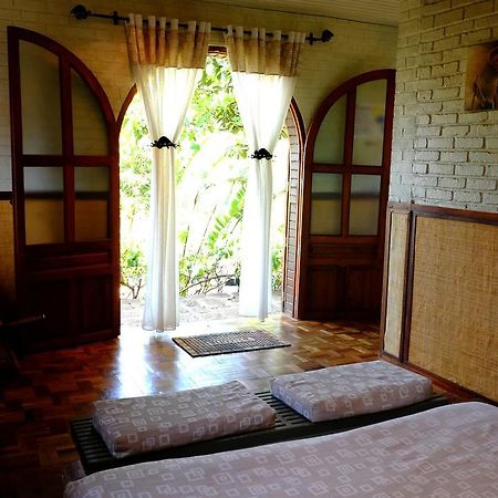 Eco Lodge Les Chambres Du Voyageur アンツィラベ エクステリア 写真
