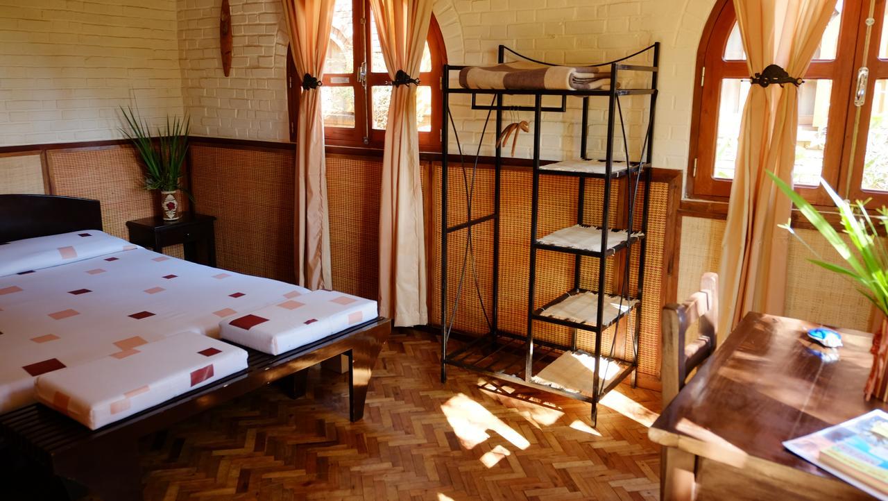 Eco Lodge Les Chambres Du Voyageur アンツィラベ エクステリア 写真