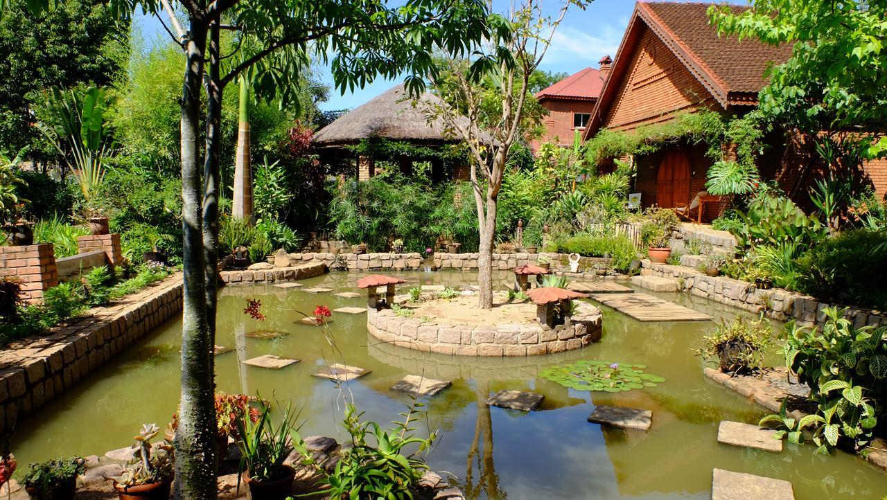 Eco Lodge Les Chambres Du Voyageur アンツィラベ エクステリア 写真