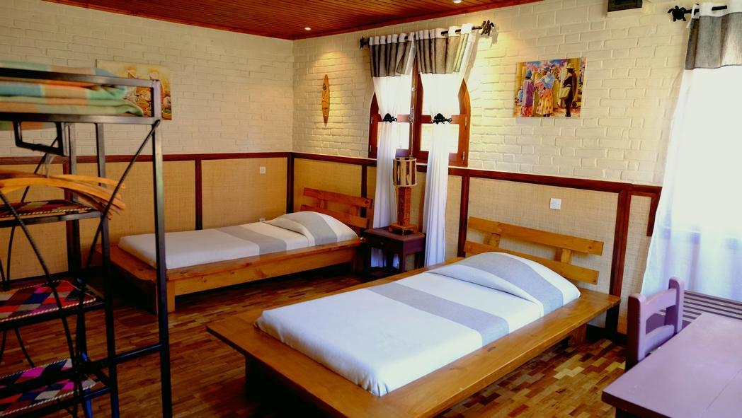 Eco Lodge Les Chambres Du Voyageur アンツィラベ エクステリア 写真