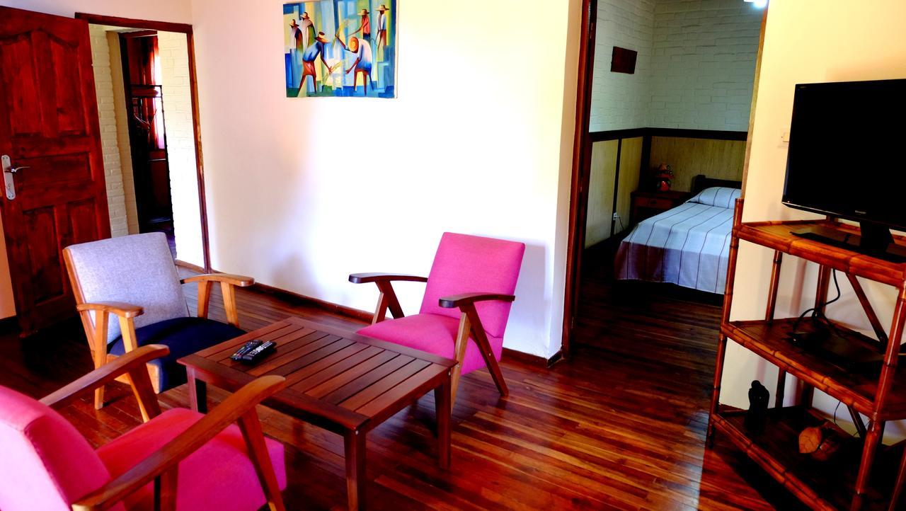 Eco Lodge Les Chambres Du Voyageur アンツィラベ エクステリア 写真