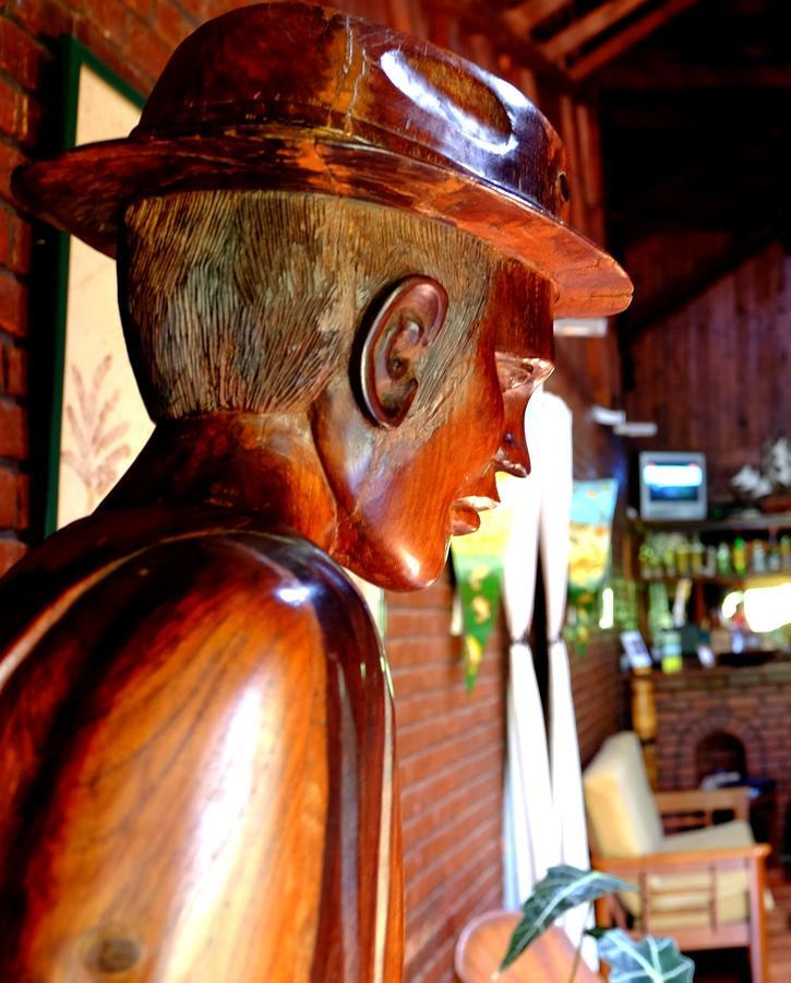 Eco Lodge Les Chambres Du Voyageur アンツィラベ エクステリア 写真