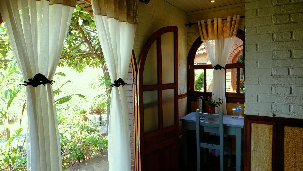 Eco Lodge Les Chambres Du Voyageur アンツィラベ エクステリア 写真