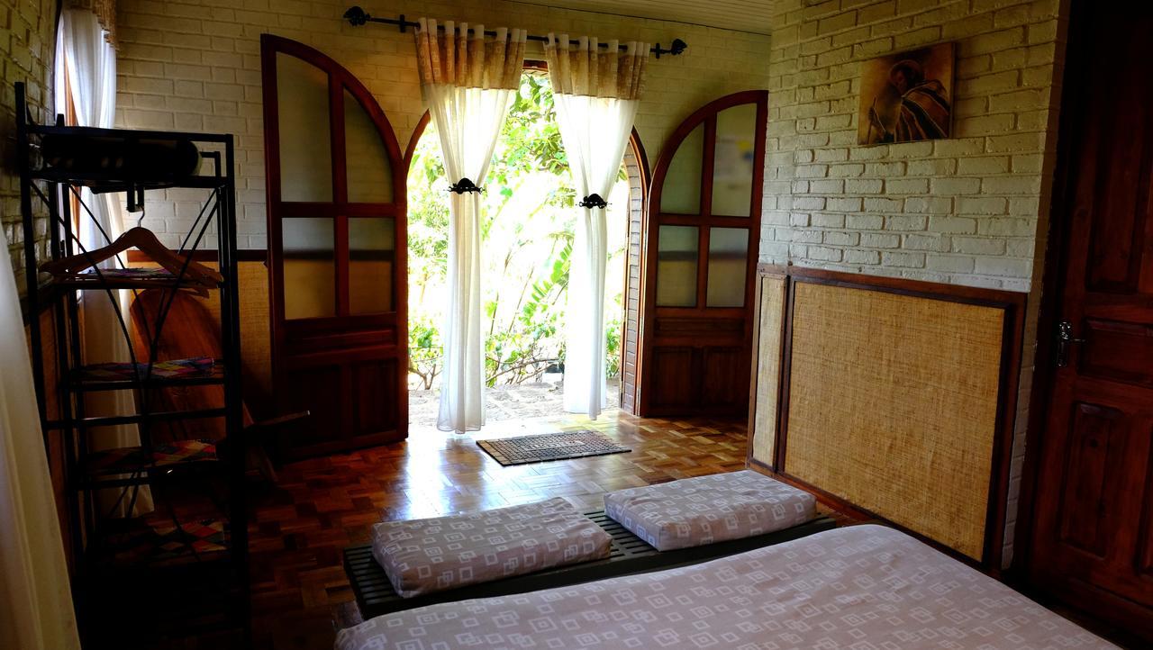 Eco Lodge Les Chambres Du Voyageur アンツィラベ エクステリア 写真