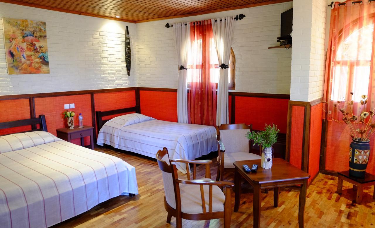 Eco Lodge Les Chambres Du Voyageur アンツィラベ エクステリア 写真
